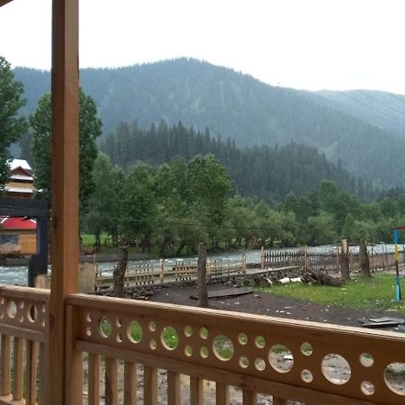 Riverbank Hotel Taobut Neelum Valley Azad Kashmir Taobat Bagian luar foto